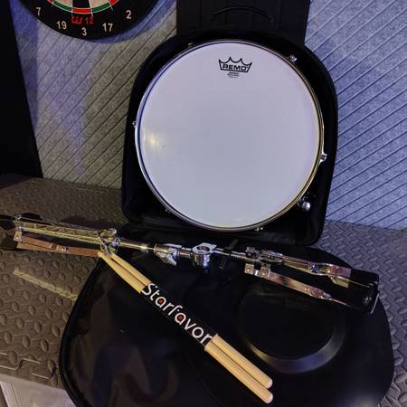 Snare Drum Kit with Pearl Rolling case, practice pad, drumsticks 1