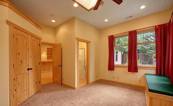 $3,500 / 3br - 1320ft2 - Rambler en Everett en alquiler con estacionamiento para RV y cobertizo separado con electricidad (Everett)63799908679297124