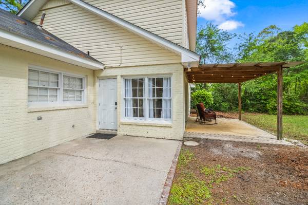 $1500.00 / 1br - 1200ft2 - Quiet Upstairs Cottage on Cherokee63789912571395121