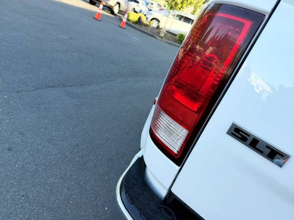 2018 RAM 3500 SLT Crew - Photo 12