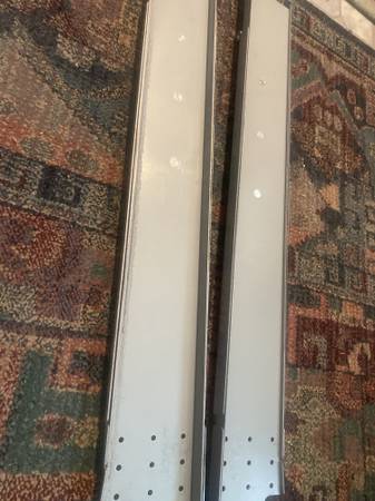 Heavy duty server rails - $40 (NE)63470990486273121