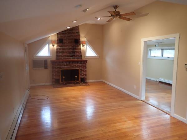 $2,900 / 3br - Quincy's Best Neighborhood - Squantum - Rare 3 Bedroom 2 1/2 Bath Apt. (Squantum)63875606378625124
