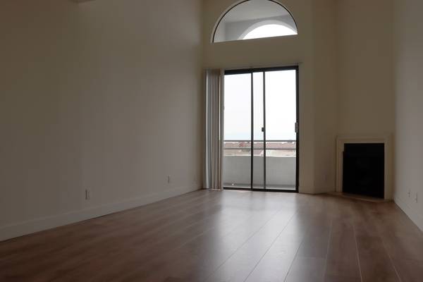 $2,905 / 1br - Flexible Lease Terms! Top Floor 2BR 2BA w/ Laminate Floors. Westwood (Westwood 90024)64035737909506124