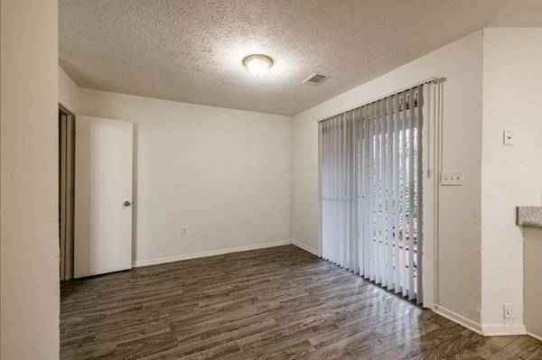 $1,569 / 3br - 1285ft2 - Don't miss out! Enjoy upscale living at a bargain budget price! (Stone Mountain)63964124307331121