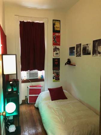 $725 / 72ft2 - Very Small Room With Large Window, 1 Block to J Train, 15 Min To City (Brooklyn)63816575724419120