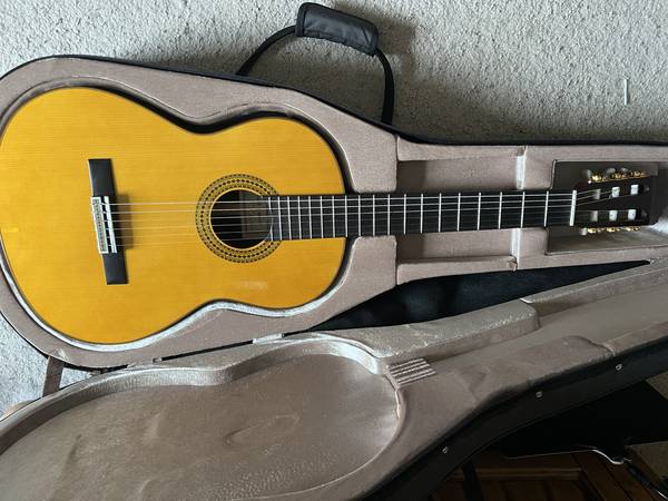 Yamaha Grand Concert Classical Guitar GC22S Luthier Made 1