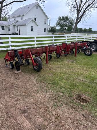 Case IH 183 Cultivator 1
