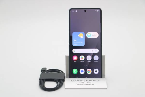 FACTORY UNLOCKED Samsung Galaxy Z Flip7 256GB Black *MINT CONDITION* 1