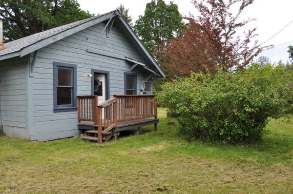 $310,000 / 2br - 912ft2 - Escape to your own private haven with this cozy 2-bed 1-bath home (Veneta)63977275702402123