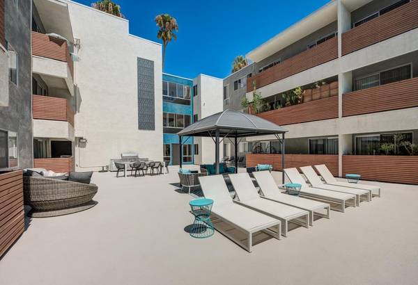 $2,599 / 2br - 975ft2 - Dark Hardwood-Inspired Flooring, Minutes Away From Ventura Boulevard's (A beautiful living experience awaits you !)63701130524547121