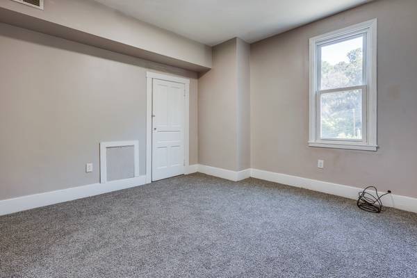 $1,099 / 2br - 2641 S 18th Street Apt #1--- 2 Bedroom, 1 Bathroom--- Available Now!64013205372930124