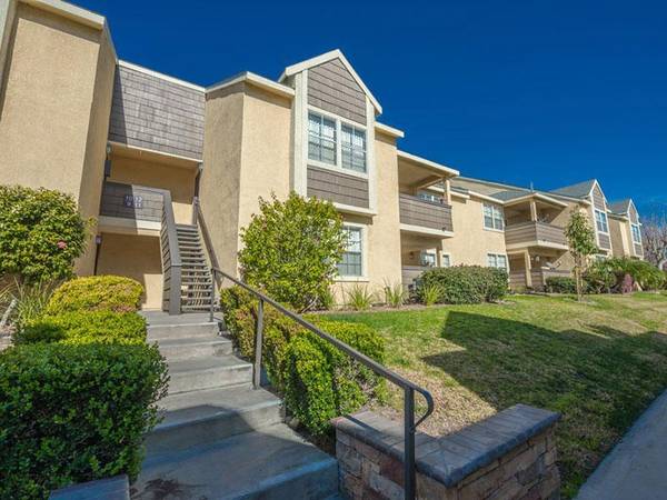 $2,225 / 1br - 712ft2 - Controlled Access Gates, Stainless Steel Appliances, Disposal64028083441539124