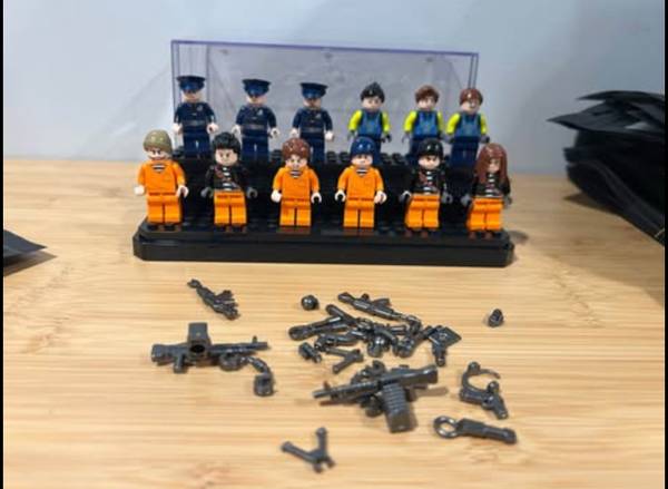 Police mini figures 1