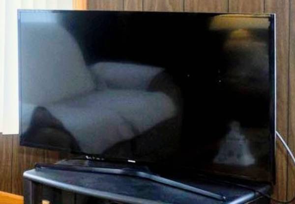 49"flat screen  Samsung 1