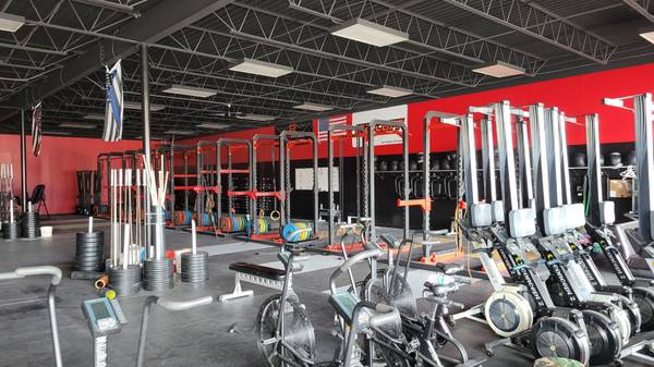 $6,500 / 5500ft2 - Commercial Retail Space / Storefront / Office Space Available 4 Lease (Martinsburg)63953077407362123