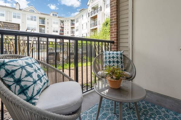 $2,425 / 1br - 739ft2 - 1/bd, 9' Ceilings, Private Garages (200 Broad St, Stamford, CT)64010163956993120
