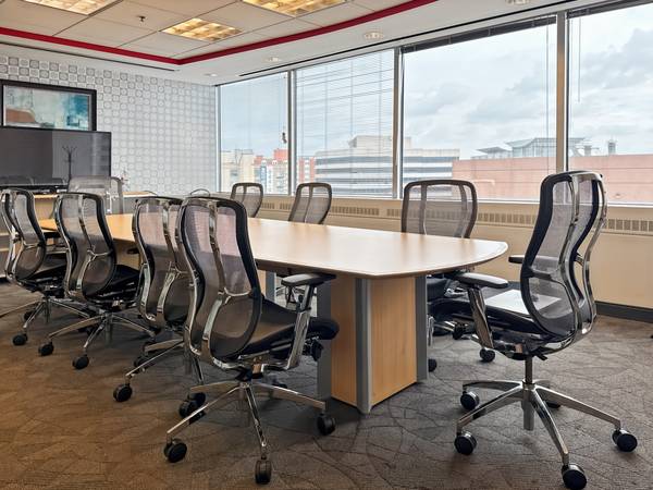 Client presentation coming up? Book a room on-demand now! 1