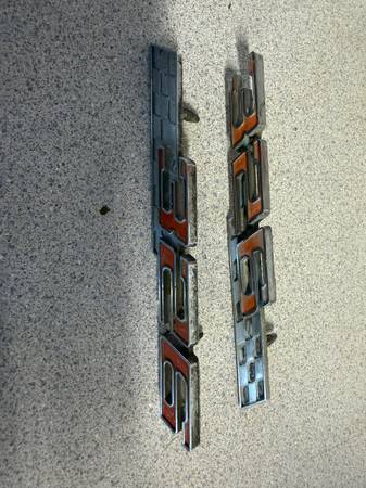 1965 1966 Pontiac 326 emblems 1