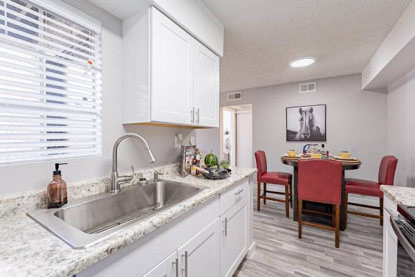 $1,090 / 1br - 520ft2 - Outdoor Cooking Areas, Private Patios and Balconies, A Must See (2122 West Butler Drive)64024998215682120
