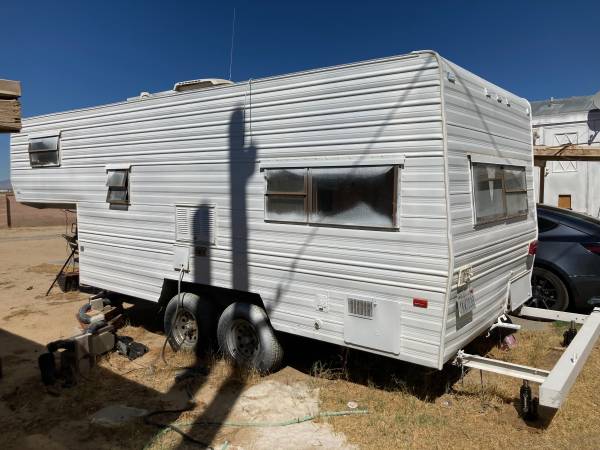 1988 Terry 5th Wheel Trailer/ 21 Ft/Set up in Park/$400 per month 1