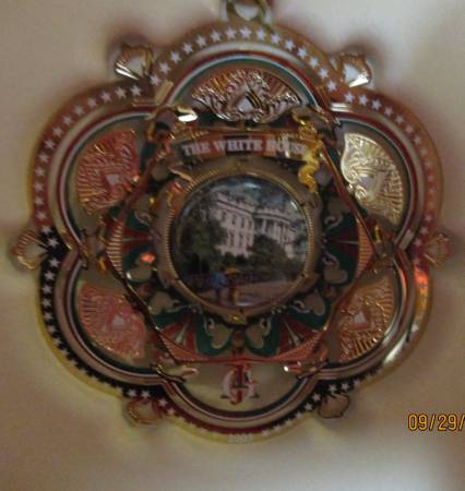 2005 White House Christmas Ornament 1