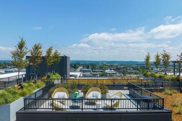 $1,947 / 1br - 516ft2 - Walk to Work, Unwind on the Rooftop  Luxury Living at Nimbus Ev (Everett)63934418380546120