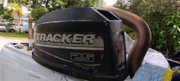 Motor fuera de borda TRACKER de 25 hp para piezas - $1.000 (Hollywood)63471414013827121