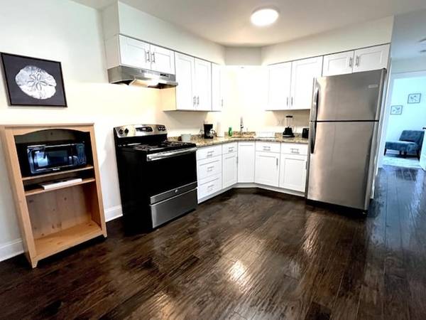 $1,795 / 2br - 900ft2 - ** SPACIOUS 2 BEDROOM / 1 BA APARTMENT ** (LAKE GENEVA) (Lake Geneva)63846719250819121