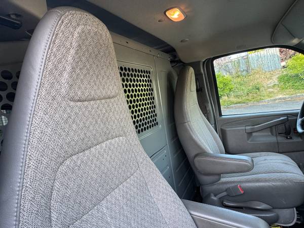 2016 Chevrolet Express 2500 - Photo 14