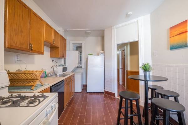 $795 / 4br - Habitación en alquiler | 5 Mark Street Unidad 2 | Disponible ahora (Boston)63828338510083120