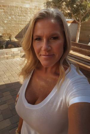 Experienced Licensed Massage Therapist 1