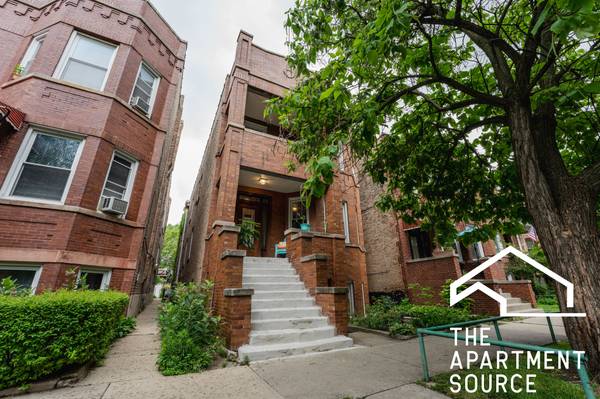 $1,850 / 2br - Ukrainian Village Two Bed with central heat in a super quiet street! (Ukrainian Village)64041645969537120