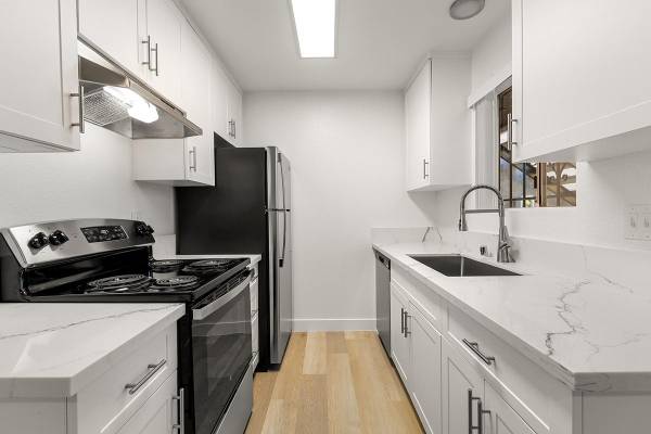 $2,119 / 2br - 800ft2 - Impeccable 2 BR/1 BA w/On-Site Management, Don't Miss Out (Spring Valley)63663768980865120