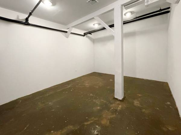 $1,050 / 262ft2 - STUDIO 002: LIMITED TIME DEAL: ONE MONTH FREE ENDS 09/30 (Brownsville)63816602391171122