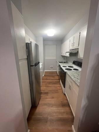 Large 1BR -  Minutes to train & Hospital 1