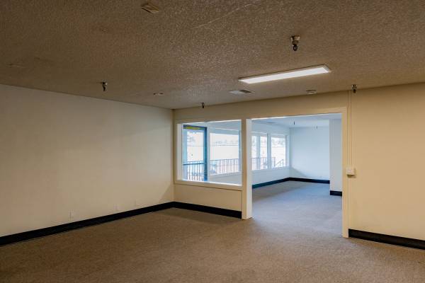 $1,514 / 2270ft2 - Large Office / Conference Center at Andresen Plaza! (Vancouver)63914738717186120