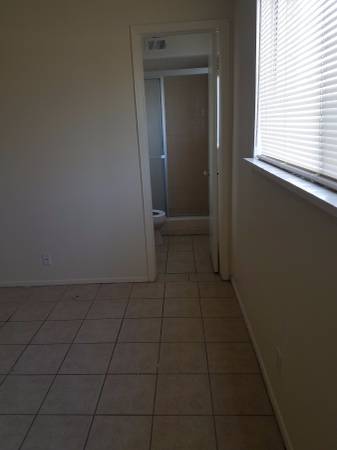 $885 / 2br - 2br - Town & Country Apartments $875 (2100 Desert Dr.)63861850781315121