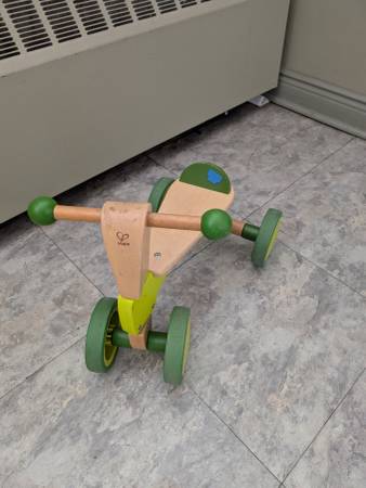 Hape Scoot Around Ride On Bicicleta de Madera - $30 (Harlem / Morningside)63470441558273121