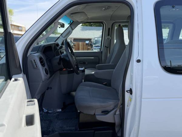 2012 Ford Econoline Wagon XLT - Photo 8