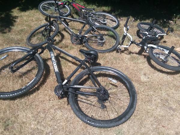 4 bicicletas usadas para adultos todo por - $100 (Olympia Lacey)63471420340995121