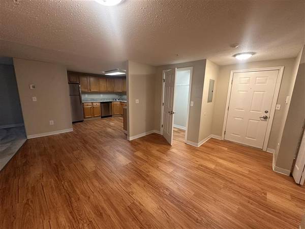 $2,375 / 1br - Stylish One Bedroom + Office at Carlton Place! (Lowell, MA)63996404646530121
