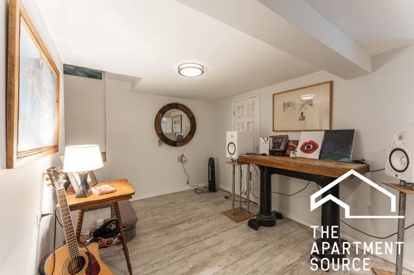 $1,695 / 2br - 1000ft2 - Super Cute Garden w/Free Laundry!Updated, Quiet Street,Near CTA-GO! (Chicago)63898857908867123
