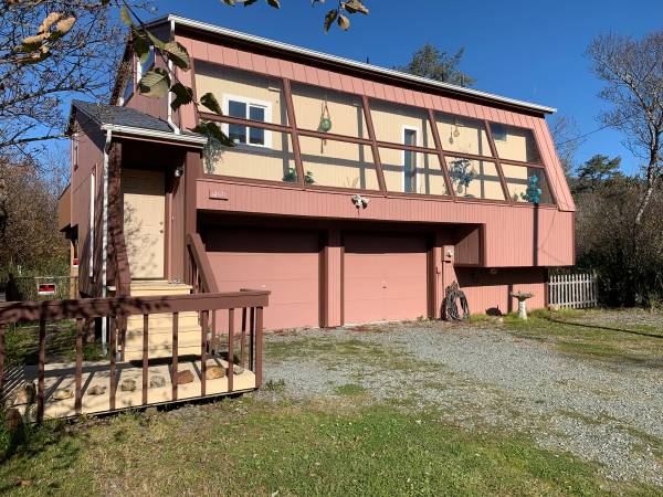 $2,300 / 2br - 1600ft2 - Lakefront Beach-House - Mid or  Longterm Rental in Prime Location (Rockwaway Beach)63845977540099121