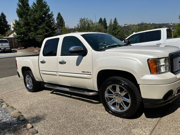 2010 GMC Denali - $12,500 (Cameron Park)63619519832835122