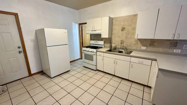 $950 / 1br - 0550ft2 - 1 Bed 1 Bath in Bridgeport 36th and Union- Amazing Location Cozy+Clean (Chicago)64041648321153124