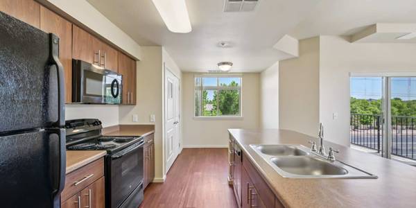 $1,417 / 2br - Wi-Fi Disponible, 2bd 2ba, En Colorado Springs (4980 Copper Springs View, Colorado Springs, CO)63686832651905121