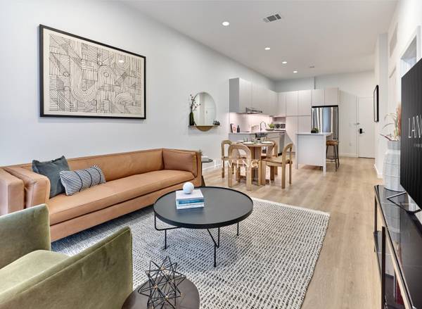 $3623.00 / 1br - Beautiful 1 Bed, 30 Min to Midtown, CONDO FINISHES! Full Service with (Long Island)63788738517123123
