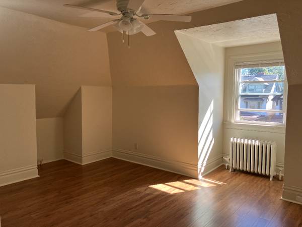$1350.00 / 2br - 850ft2 - Squirrel Hill 2BR cerca de líneas de autobús a UPMC/Oakland/CMU! ¡Excelente ubicación!64013204957443120