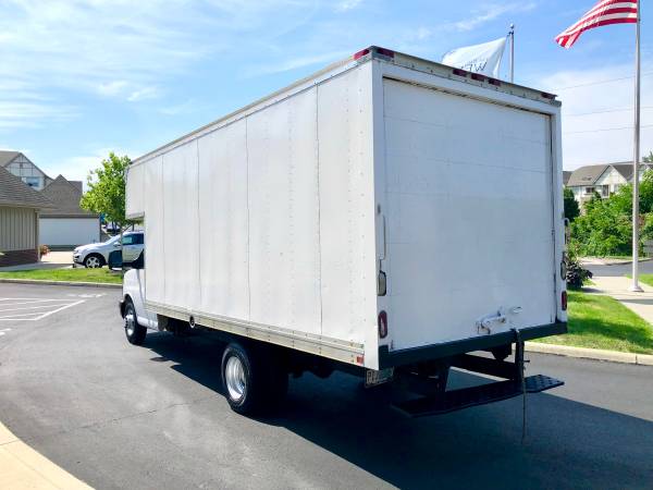 2013￼ Chevy Express ￼￼￼box truck￼ runs really good miles 118K - $7,900 (Westerville)63478071359235122