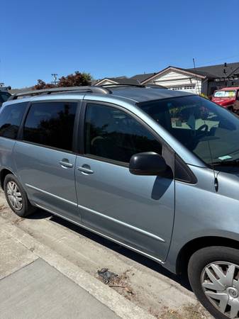 2005 Toyota Sienna LE, más de 156.000 millas - 6.000 USD (Fremont / Union City / Newark)63472950463235121
